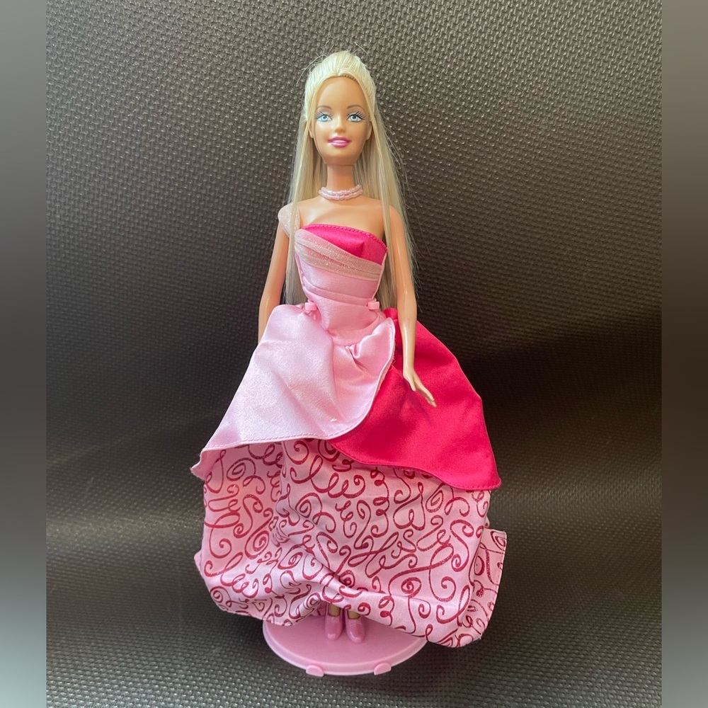 Vintage Happy Birthday Barbie 2004 #G8490